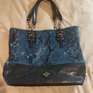 Stylish Simply Vera Wang Blue & Black Tote Bag w/Buckle Detail & Gold Accent, OS